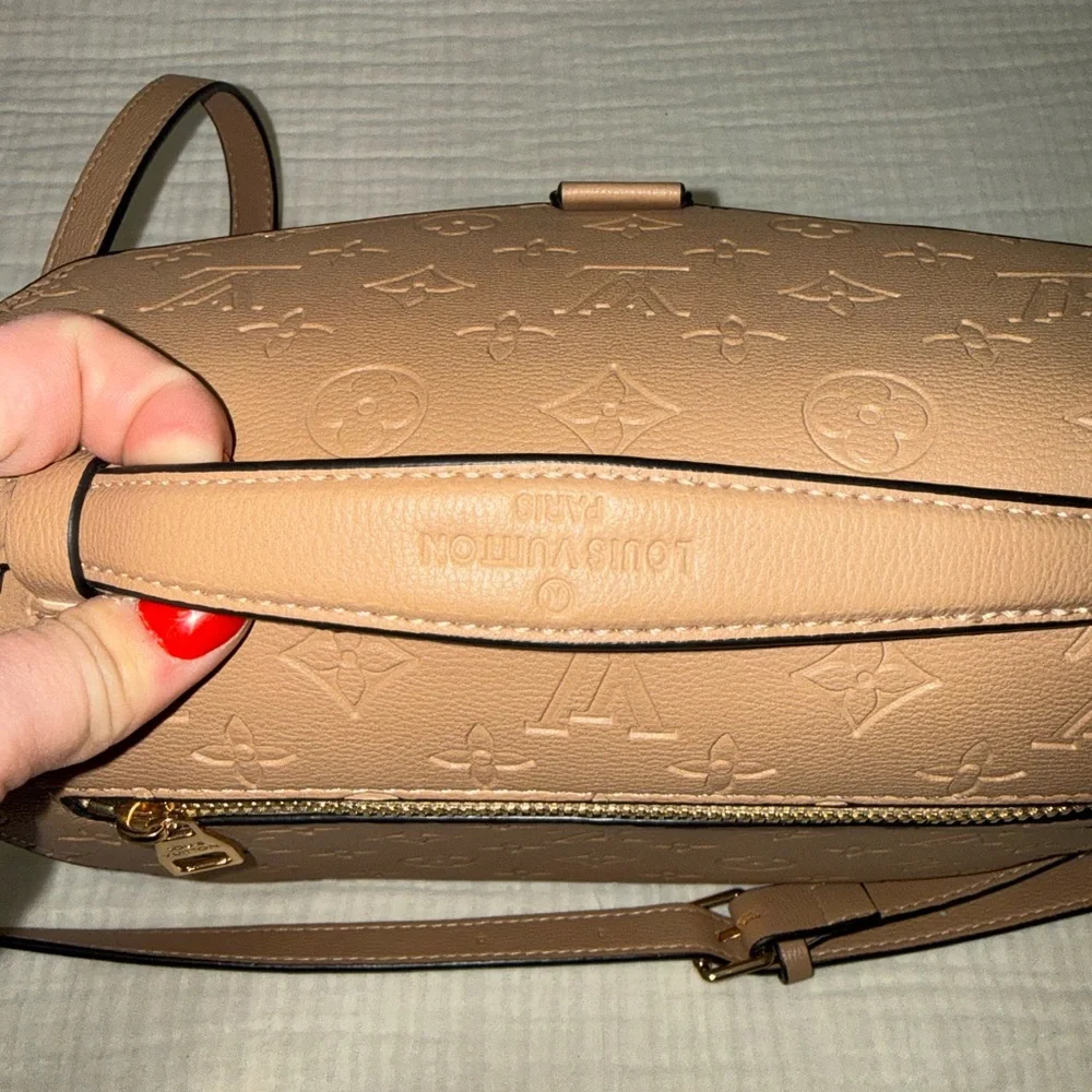 Louis Vuitton Tan and Cream Crossbody Bag - Picture 8 of 9